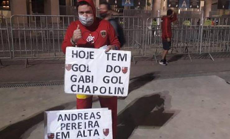 Torcedor do Fla, Chapolin leva 6 placas ao Maraca e aposta em goleada