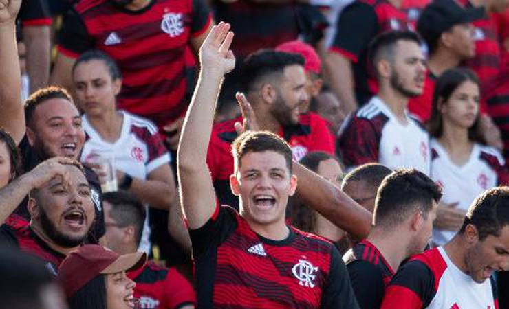 Como assistir ao jogo do Flamengo no Prime Video sem Leifert e Casimiro