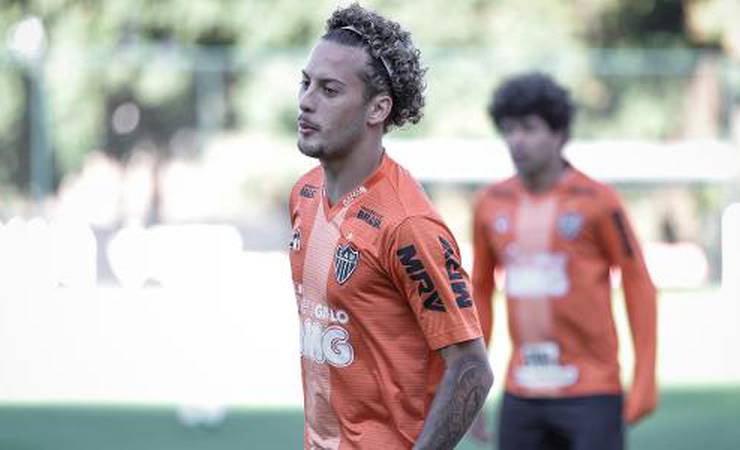 Após celebrar título do Fla, lateral do Galo destaca aprendizado: 'Passou'