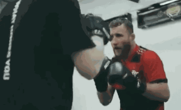 Justin Gaethje provoca Do Bronx treinando com camisa do Flamengo