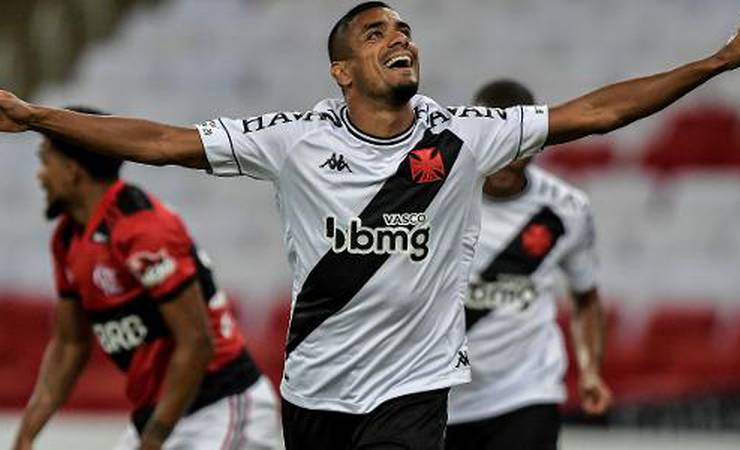 Vasco vence o Flamengo por 3 a 1 e encerra jejum de 17 jogos no clássico