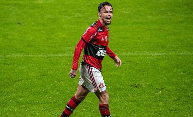 Michael festeja momento no Flamengo e elogia Renato: "leve, livre e feliz"