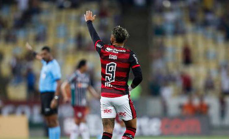 Rocha vê jogadores com postura blasé e cobra mais raça no Flamengo