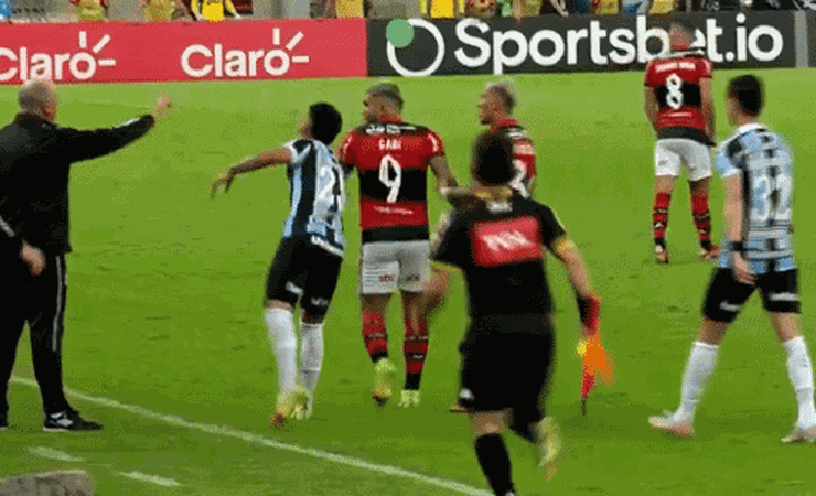 Gabigol bate boca com Felipão antes de ser substituído