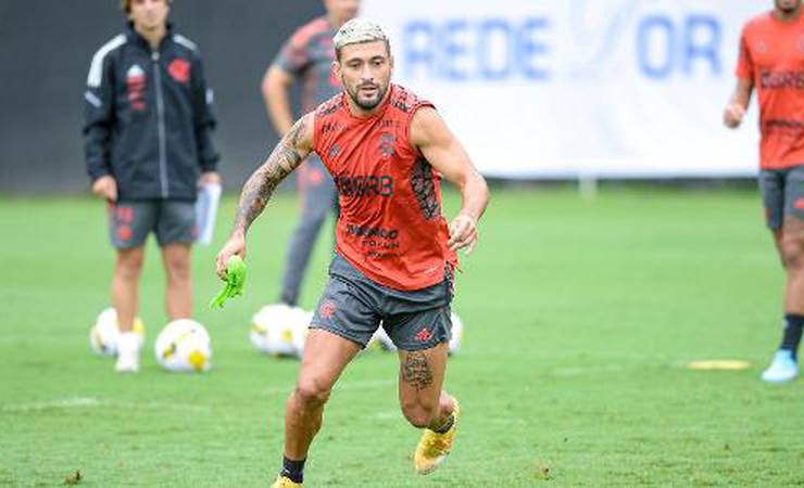 Pré-convocado, Arrascaeta pode desfalcar Flamengo nas finais do Carioca