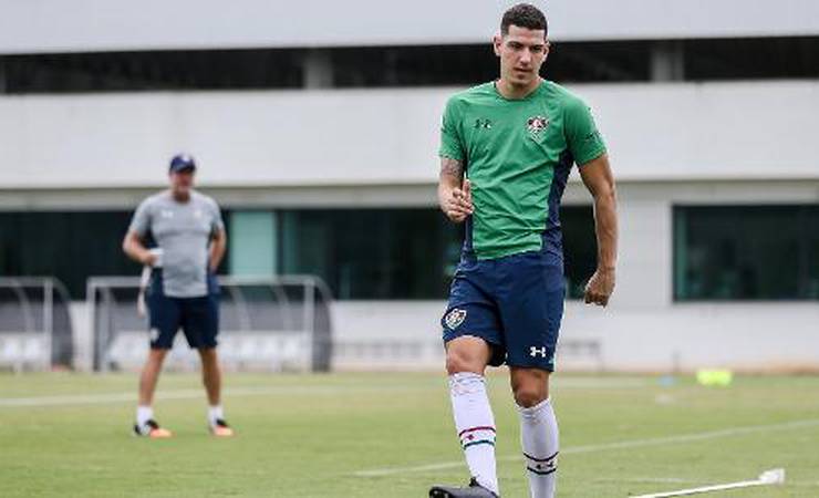 Nino sofre entorse no joelho e desfalca o Flu no primeiro jogo da final