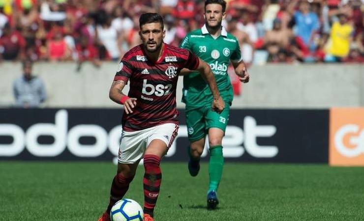 Em estreia de Rafinha, Arrascaeta brilha e Fla atropela Goiás no Maracanã