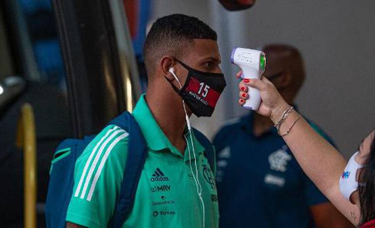 Bastidores do dia: Vinícius Souza se aproxima de saída e não treina no Fla