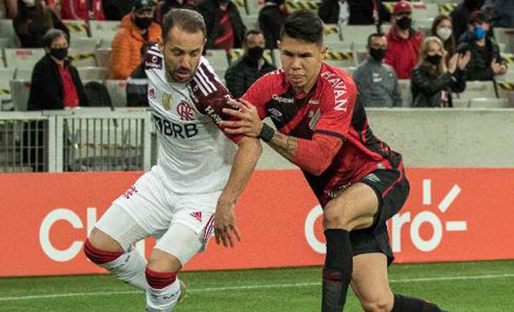 Flamengo vai com um pendurado na Copa do Brasil; Athletico tem quatro