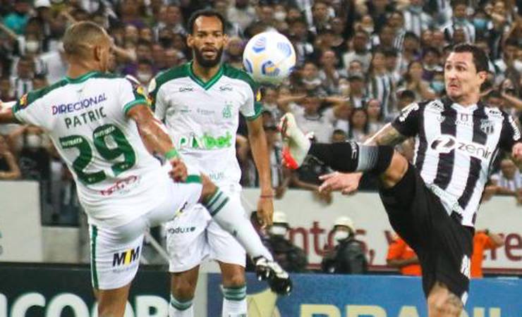 Clubes assinam novos contratos e Brasileiro terá racha de patrocínios