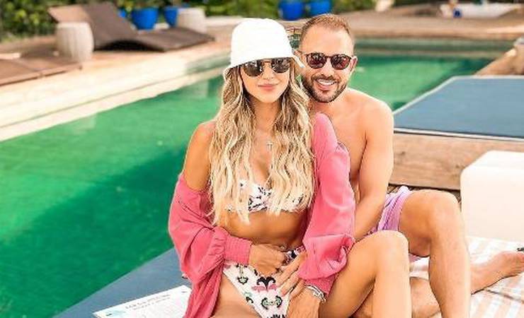 Everton Ribeiro festeja 15 anos de casamento em suíte de R$ 6 mil a diária