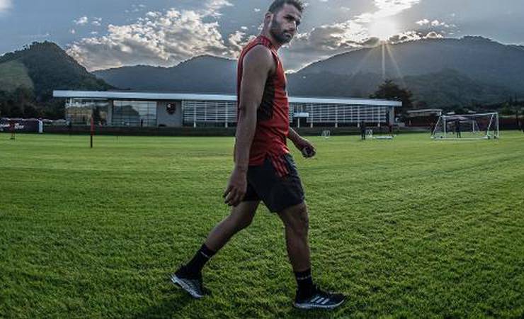 No dia do adeus de Gerson, Flamengo prepara voltas de Thiago Maia e Pedro