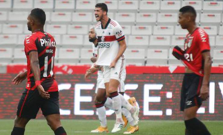 Diego vê Fla melhor em derrota e diz que disputa segue aberta pelo título