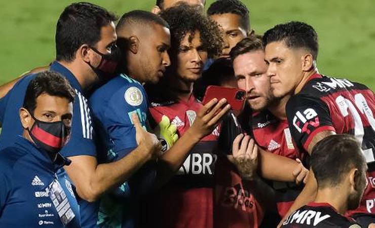 Sofrimento, ironia e comemoração: como foi o título do Flamengo na web