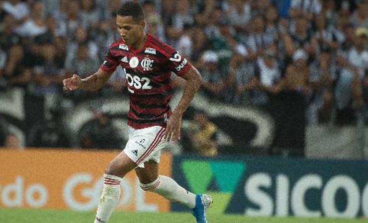 Voo do Flamengo tem problema, e jogadores convocados ainda estão no Brasil