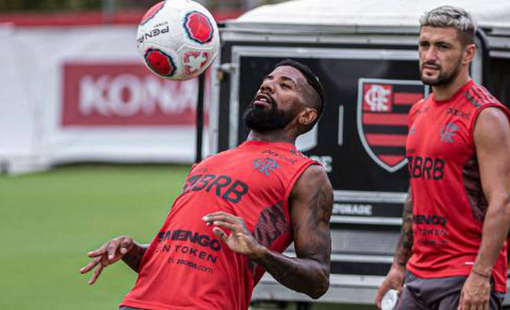 Flamengo reforça confiança em alas direitos mesmo com vaga em aberto