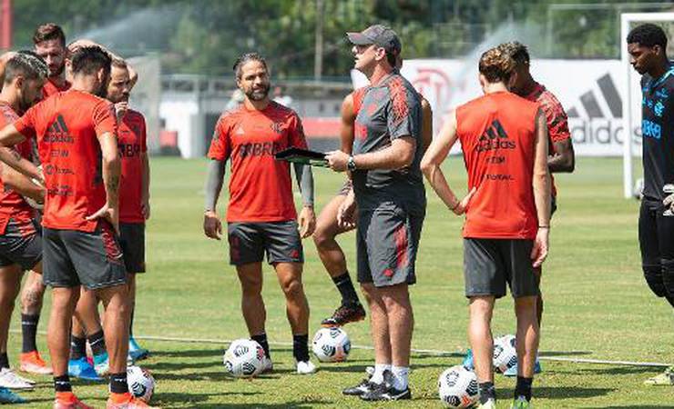 Flamengo busca "tranquilidade" em campo e apara arestas nos bastidores