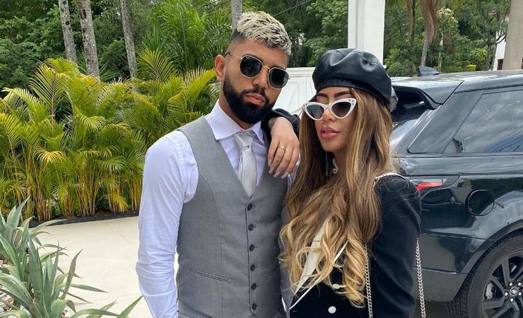 Gabigol posta foto cheio de estilo com a namorada antes de premiação
