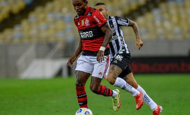 Das chuteiras emprestadas à ascensão no Fla: vida de Ramón teve reviravolta