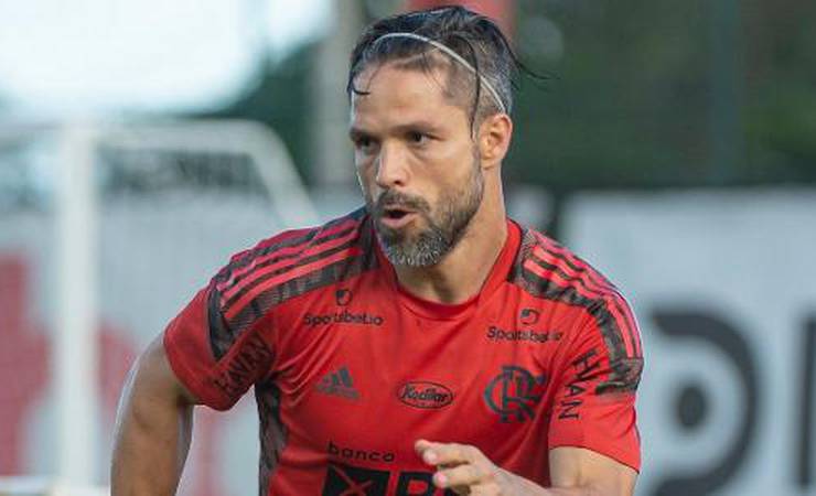 Flamengo: Diego Ribas volta a treinar após lesão na coxa direita