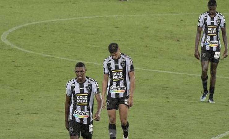 Botafogo é rebaixado de novo e desmonta de vez o G-12 no imaginário popular