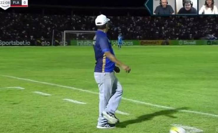 Técnico do Altos faz graça e é comparado a Ronaldinho Gaúcho; veja