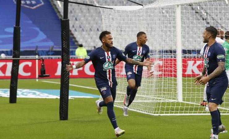Comentarista não é adivinho. Futebol se move cada vez mais rápido