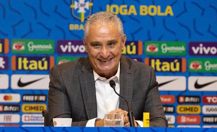 Tite se esquiva de pergunta sobre não convocação de dupla do Flamengo