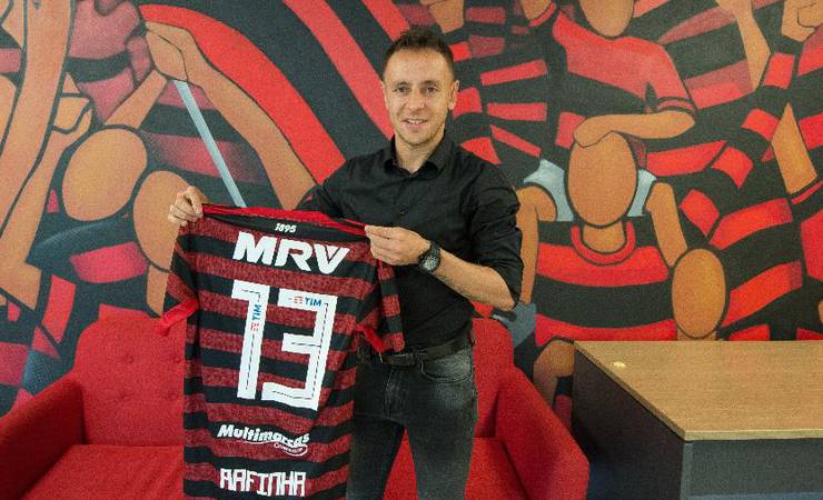 Fla espera de Rafinha liderança e fim da desconfiança na lateral direita