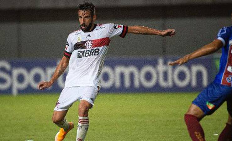 Isla impressiona Flamengo com vigor físico e ajuda a resolver ataque