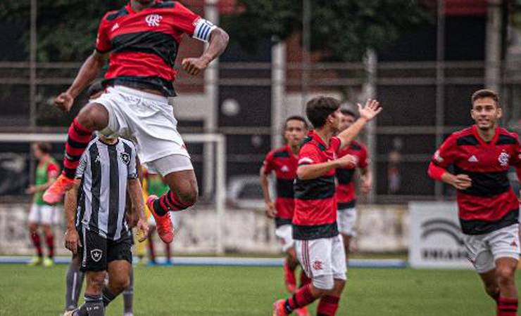 Joia do Flamengo, Matheus França deve renovar e ter multa de R$ 630 milhões