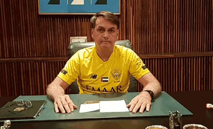 Bolsonaro pede volta do futebol no Rio: 'Está nas mãos do Crivella'