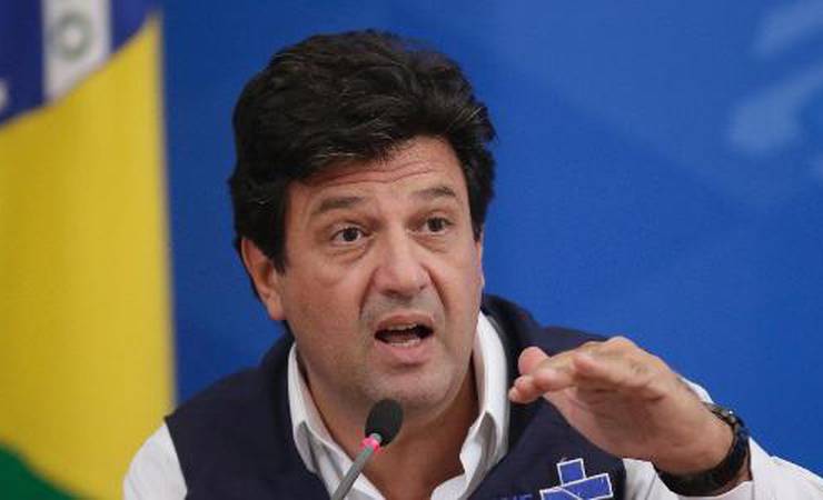 Mandetta cita Itália e diz por que Brasil não deveria retomar futebol cedo