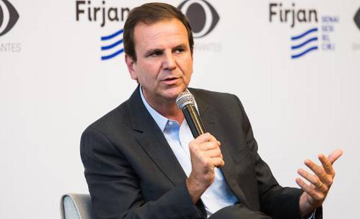 Paes poupa Crivella sobre retorno do Carioca: 'É incompetente, não maluco'