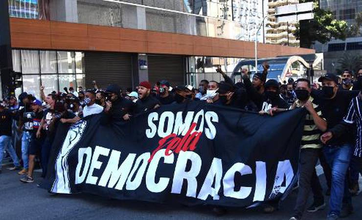 Posse de Bola #35: "Organizadas fizeram o que é a razão de sua existência"