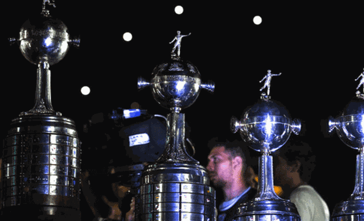 SBT pode mudar hora da Libertadores para encarar reprise de novela da Globo