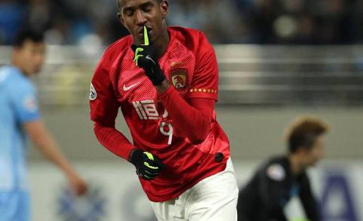 Com volta ao Brasil em pauta, Talisca pede para deixar a China