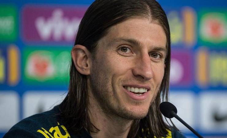 Papo com Rafinha e "sim" a alto salário selaram Filipe Luís no Flamengo