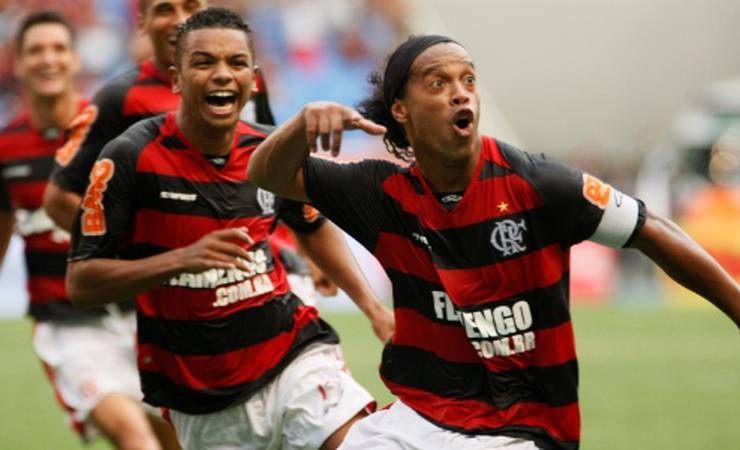 Veja caneta de Ronaldinho que gerou bordão "para tudo" de João Guilherme
