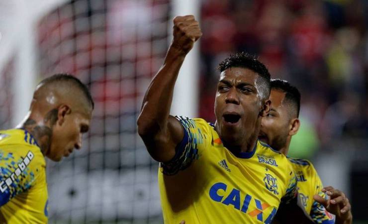 Flamengo encaminha venda de Berrío para o Khor Fakkan, dos Emirados Árabes