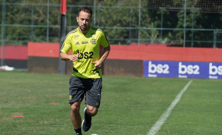 Lesionado, Everton Ribeiro desfalca Flamengo contra o Cruzeiro
