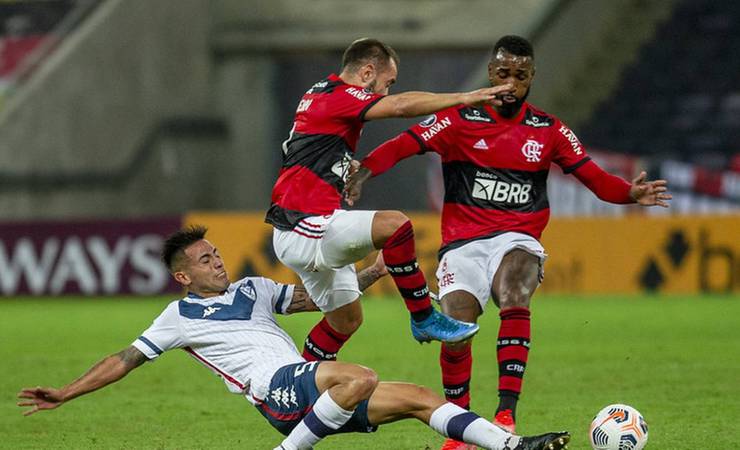 Flamengo avança em primeiro após empate com o Vélez, mas aproveitamento despenca