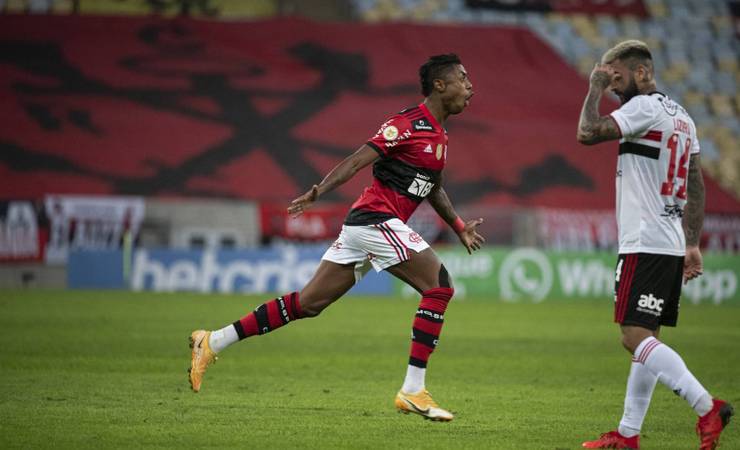 Com show de Bruno Henrique, Flamengo goleia de novo e quebra tabu contra o São Paulo
