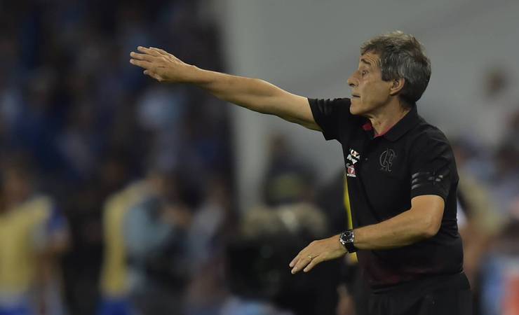 Ex-técnico do Flamengo, Carpegiani critica rodízio de Dome e diz que catalão 'deu sorte'
