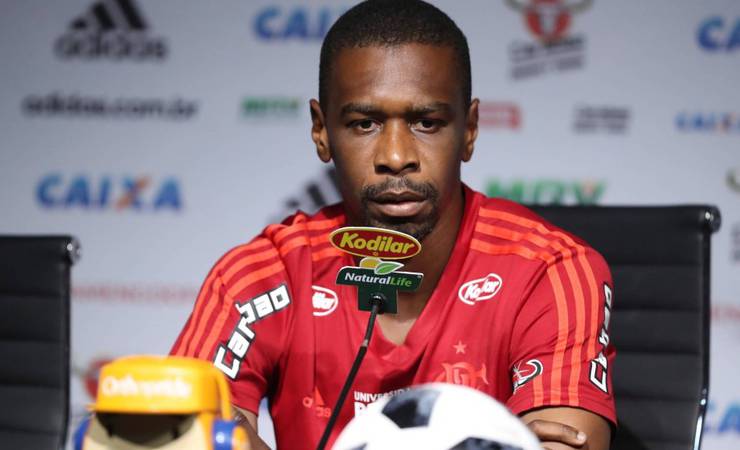 Flamengo não avisou ex-zagueiro Juan de voo com infectados, mas age rápido e manda resgate ao Equador