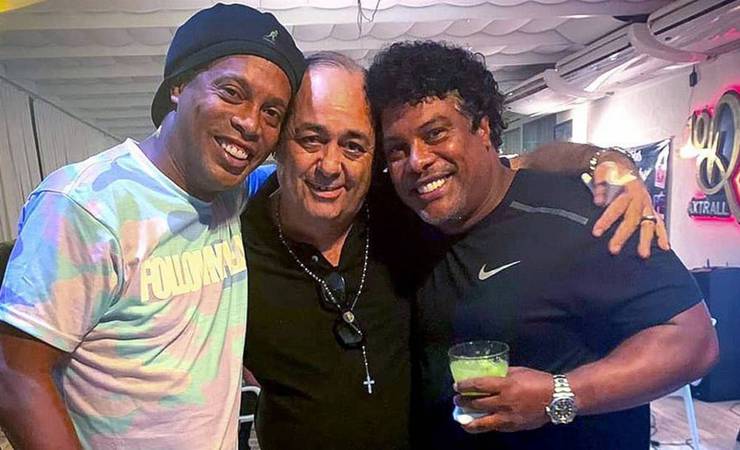 Ronaldinho Gaúcho é detido no Paraguai por uso de suposto passaporte falso, diz imprensa local