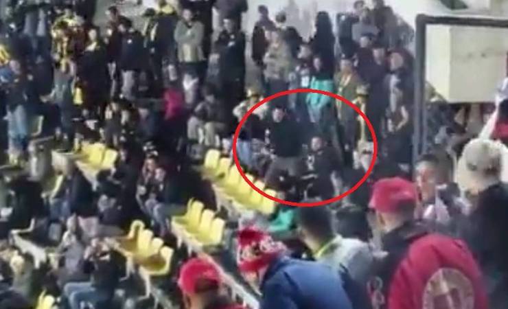 Torcedor do Peñarol imita macaco em direção à torcida do Flamengo