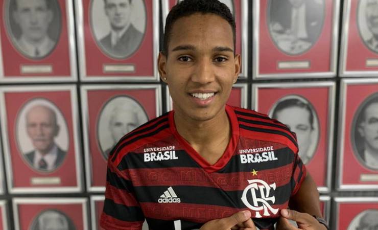 Flamengo confirma a contratação do lateral João Lucas, destaque do Bangu