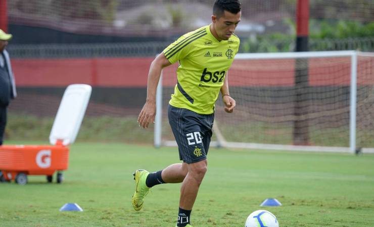 Uribe se acerta com o Santos e aguarda Flamengo concretizar venda