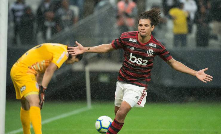 TST determina que Arão pague R$ 4 milhões ao Botafogo